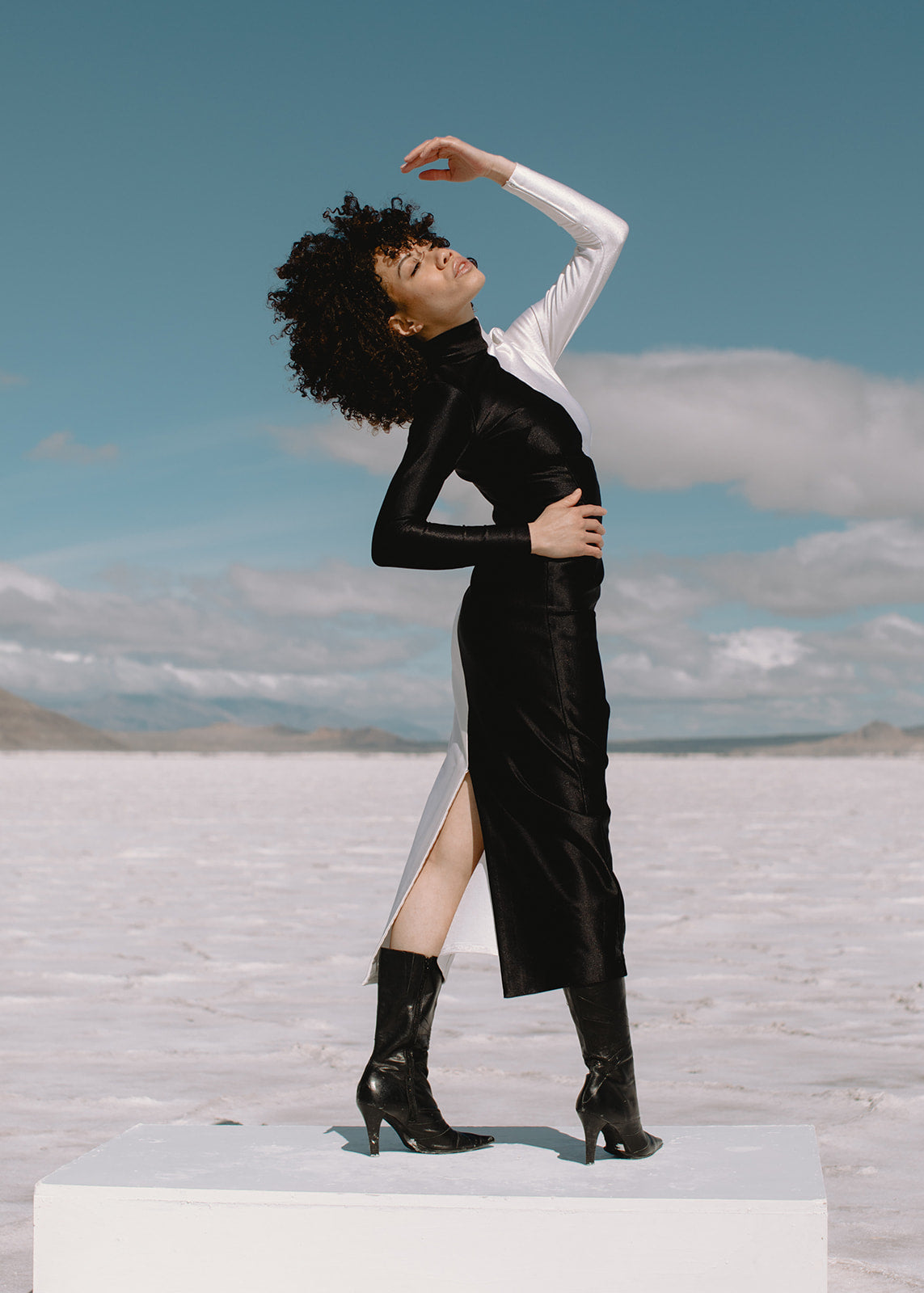 Black & White Colorblock Column – Quintessence